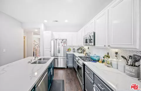 26828 Willow Creek Ln #23, Valencia, CA 91355
