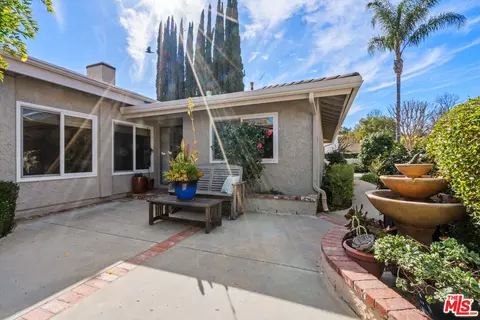 2200 Crespi Ln, Westlake Village, CA 91361