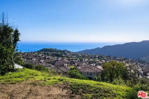1630 Chastain Pkwy, Pacific Palisades, CA 90272