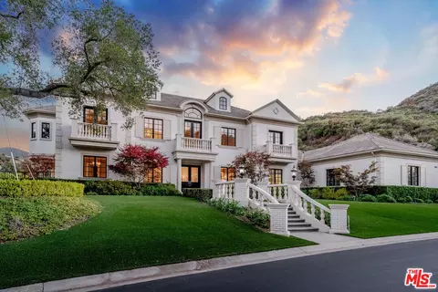 3063 W Stafford Rd, Thousand Oaks, CA 91361