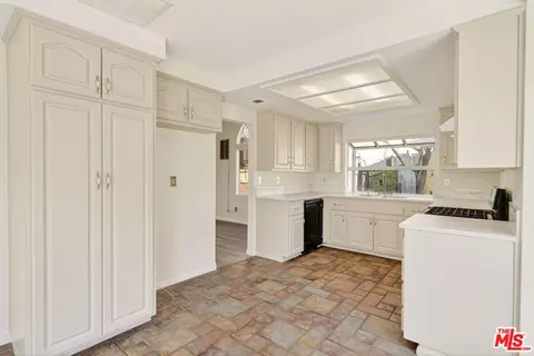Kitchen - 44234 Lively Ave, Lancaster, CA 93536 photo 1 of 5