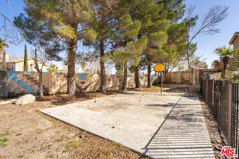Exterior - 44234 Lively Ave, Lancaster, CA 93536 photo 12 of 15