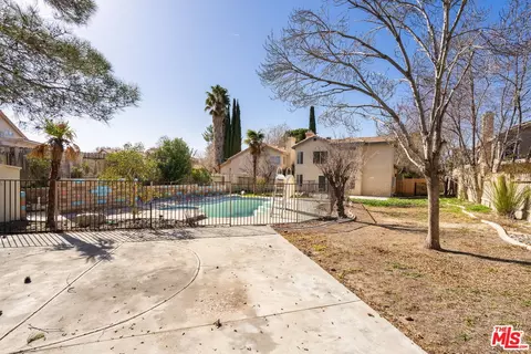 Exterior - 44234 Lively Ave, Lancaster, CA 93536 photo 14 of 15