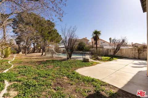 Exterior - 44234 Lively Ave, Lancaster, CA 93536 photo 11 of 15