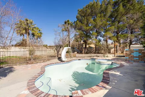 Exterior - 44234 Lively Ave, Lancaster, CA 93536 photo 8 of 15