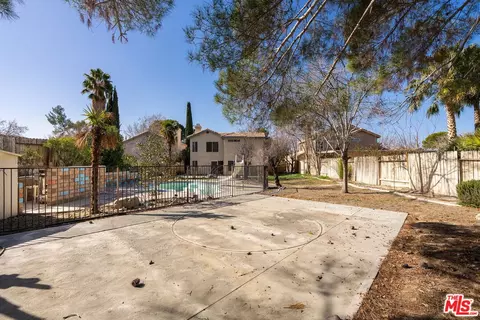 Exterior - 44234 Lively Ave, Lancaster, CA 93536 photo 13 of 15