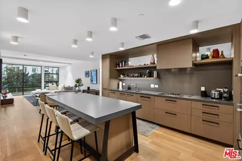 10777 Wilshire Blvd #208, Los Angeles, CA 90024