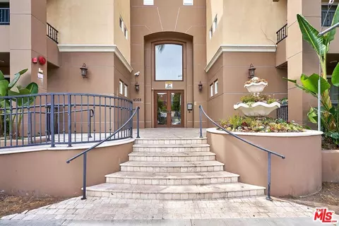 4568 W 1st St #307, Los Angeles, CA 90004
