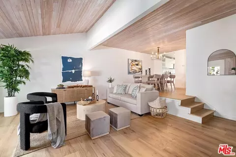 1534 Palisades Dr, Pacific Palisades, CA 90272