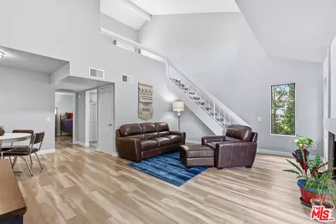 8221 Langdon Ave #201, Van Nuys, CA 91406