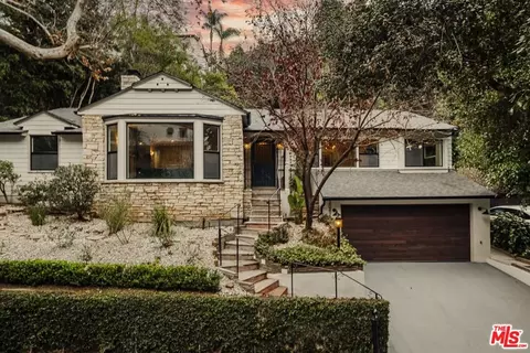 3042 N Beachwood Dr, Los Angeles, CA 90068