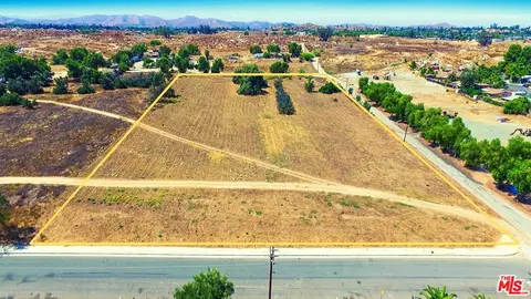 595 W 11th St, Perris, CA 92570