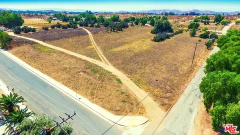 595 W 11th St, Perris, CA 92570 photo 5