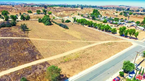 595 W 11th St, Perris, CA 92570 photo 4