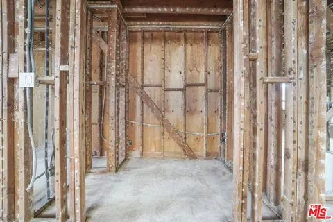 Entry Way - 16 38th Pl, Long Beach, CA 90803 photo 8 of 8