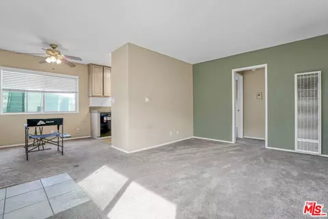 Living - 16 38th Pl, Long Beach, CA 90803 photo 2 of 2