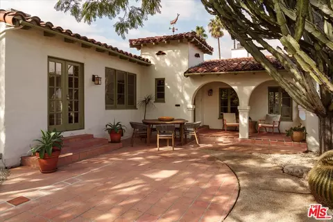 2439 Ronda Vista Dr, Los Angeles, CA 90027