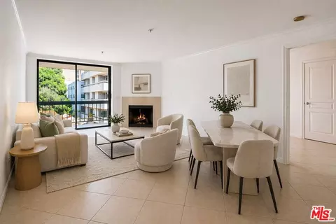 7320 Hawthorn Ave #207, Los Angeles, CA 90046