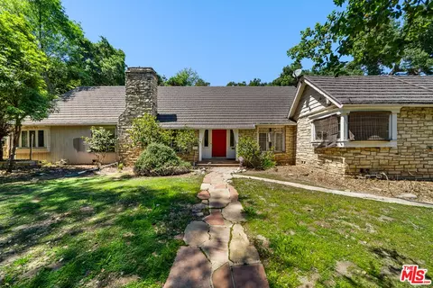 16055 Woodvale Rd, Encino, CA 91436