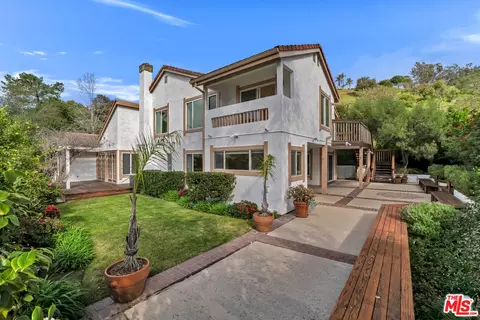 17053 Palisades Cir, Pacific Palisades, CA 90272