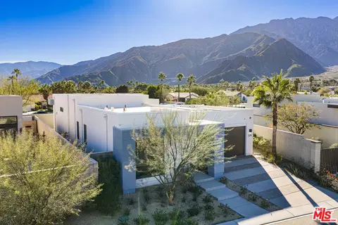 379 Fountain Dr, Palm Springs, CA 92262