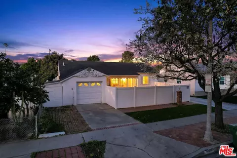18813 Cantlay St, Reseda, CA 91335