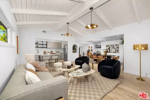 5751 Andasol Ave, Encino, CA 91316