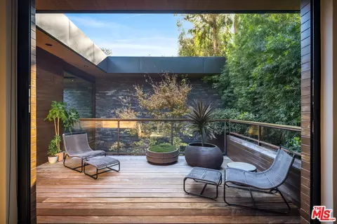 9551 Oak Pass Rd, Beverly Hills, CA 90210