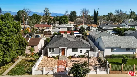 5822 Lindley Ave, Encino, CA 91316