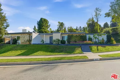 18202 Lake Encino Dr, Encino, CA 91316
