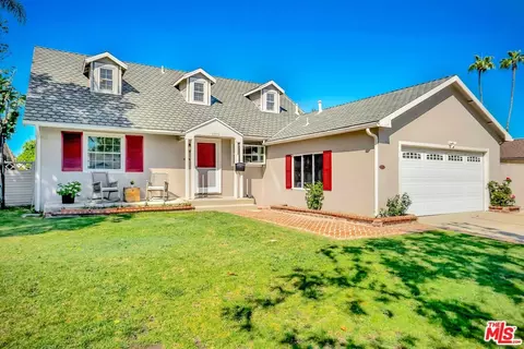 6525 Lubao Ave, Woodland Hills, CA 91367