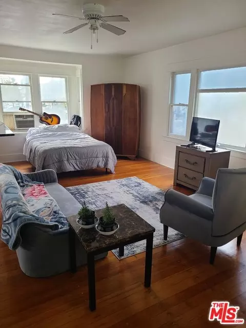 Bedroom - 702 Cedar Ave, Long Beach, CA 90813 photo 2 of 2