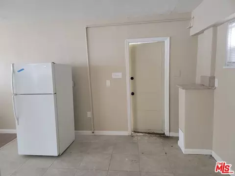 Entry Way - 702 Cedar Ave, Long Beach, CA 90813 photo 1 of 1