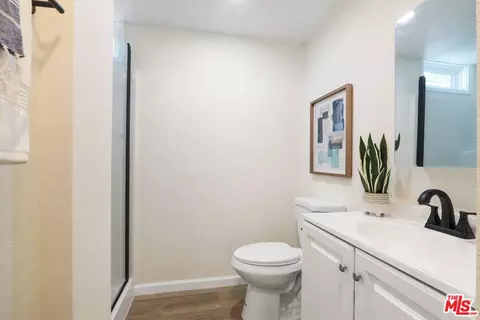 Bath - 528 Daisy Ave, Long Beach, CA 90802 photo 2 of 2