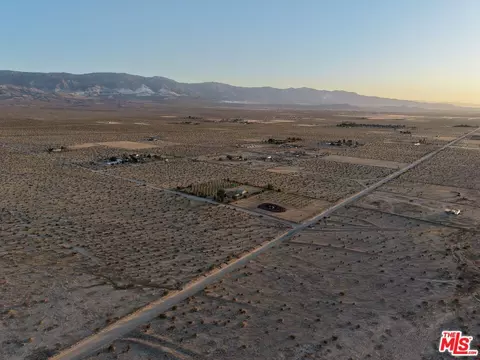 10424 Santa Fe Fire Rd, Lucerne Valley, CA 92356
