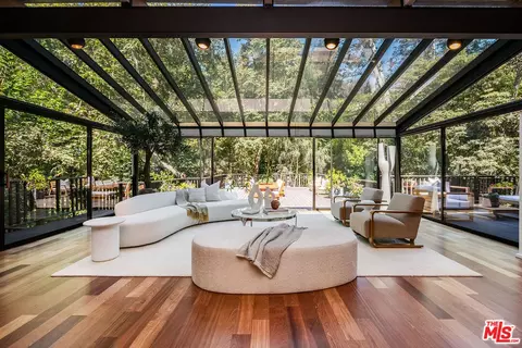 681 Brooktree Rd, Santa Monica, CA 90402