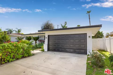 Exterior - 19168 Erwin St, Tarzana, CA 91335 photo 3 of 6