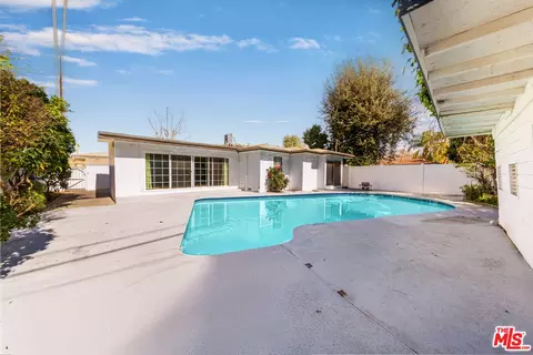Exterior - 19168 Erwin St, Tarzana, CA 91335 photo 5 of 6
