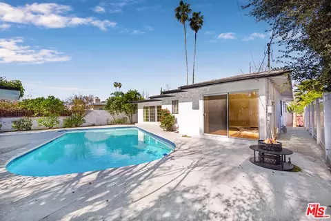 Exterior - 19168 Erwin St, Tarzana, CA 91335 photo 6 of 6