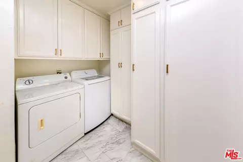 Other - 19168 Erwin St, Tarzana, CA 91335 photo 2 of 3