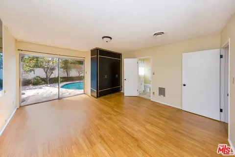 Bedroom - 19168 Erwin St, Tarzana, CA 91335 photo 3 of 4