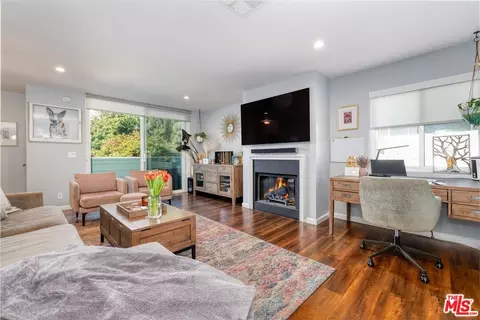 5811 Woodman Ave #22, Van Nuys, CA 91401