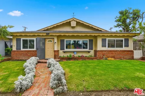 2553 Pine Ave, Long Beach, CA 90806