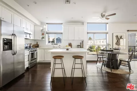 155 S Oxford Ave #201, Los Angeles, CA 90004