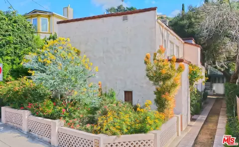 2634 N Beachwood Dr, Los Angeles, CA 90068