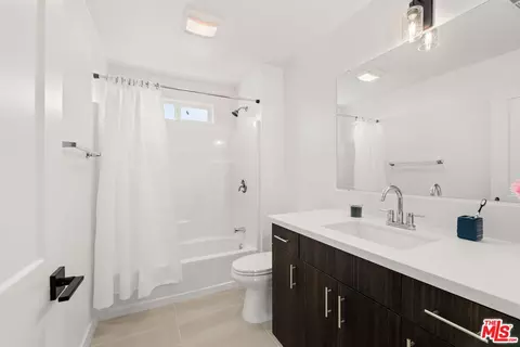 Bath - 1664 Vincente Ave, Placentia, CA 92870 photo 2 of 3