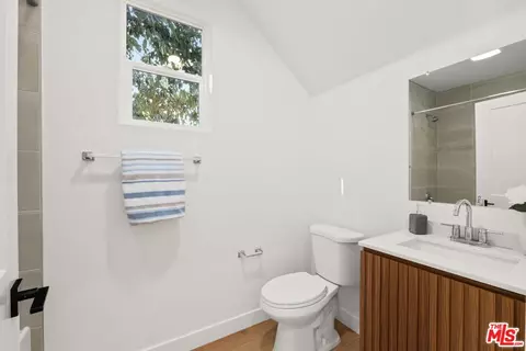 Bath - 1664 Vincente Ave, Placentia, CA 92870 photo 1 of 3