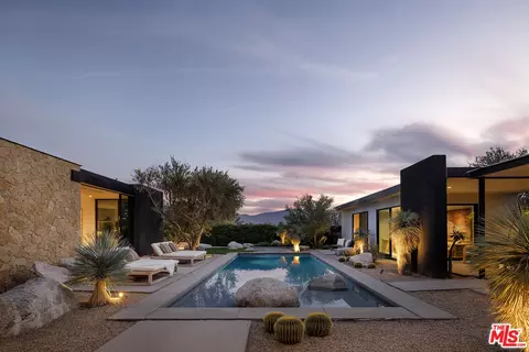 2 Echo Ln, Rancho Mirage, CA 92270