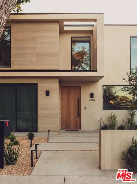 Exterior - 2115 Walnut Ave, Venice, CA 90291 photo 2 of 6