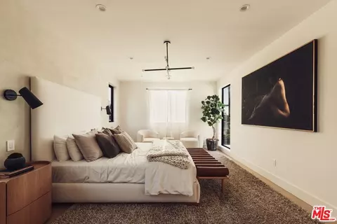 Bedroom - 2115 Walnut Ave, Venice, CA 90291 photo 3 of 6